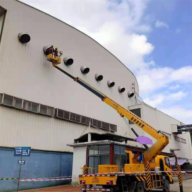 赤水高空作业车出租服务：专业广告牌安装解决方案