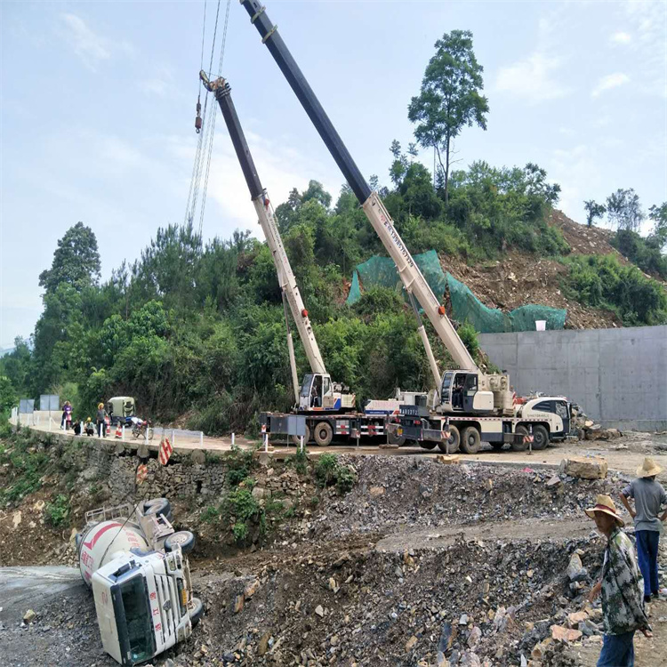 赤水汽车掉沟里叫吊车救援要多少钱