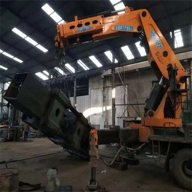 赤水130吨折臂吊车出租吊机租赁附近电话