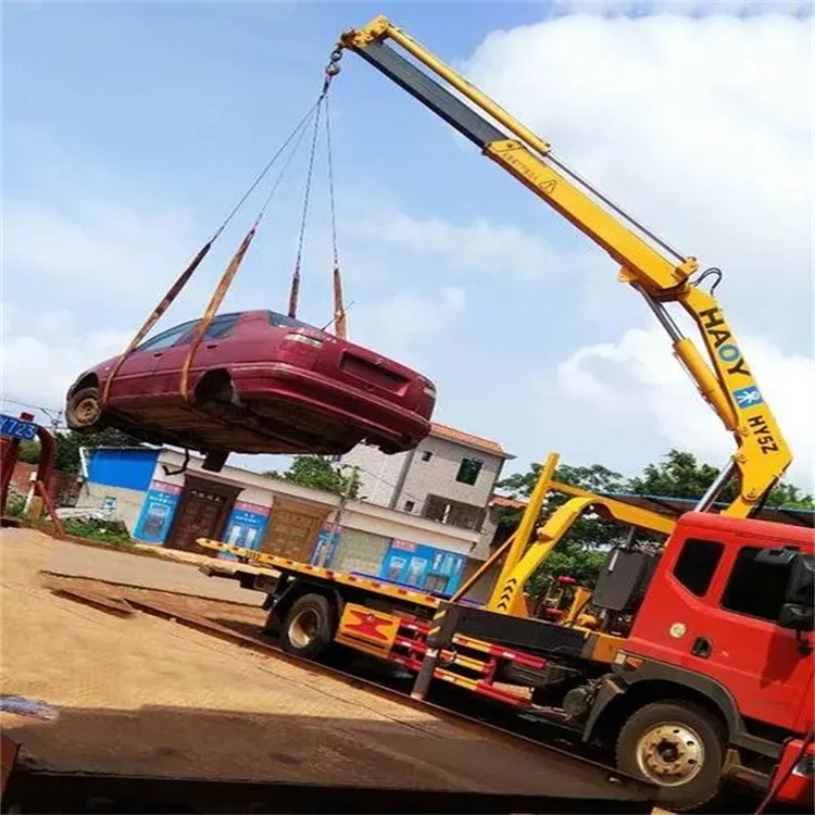 赤水吊车吊汽车的正确方法